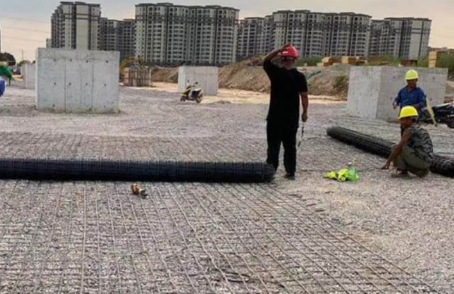 瓮安土工格栅铺设前地基要怎么处理？